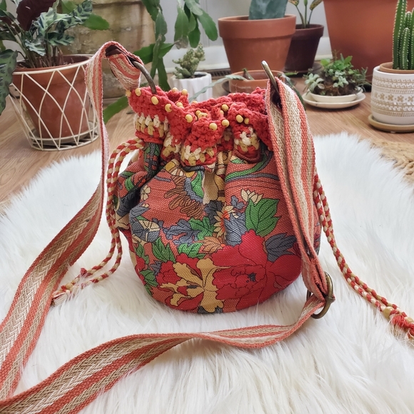 SAKROOTS Bucket Bag - Picture 4 of 13